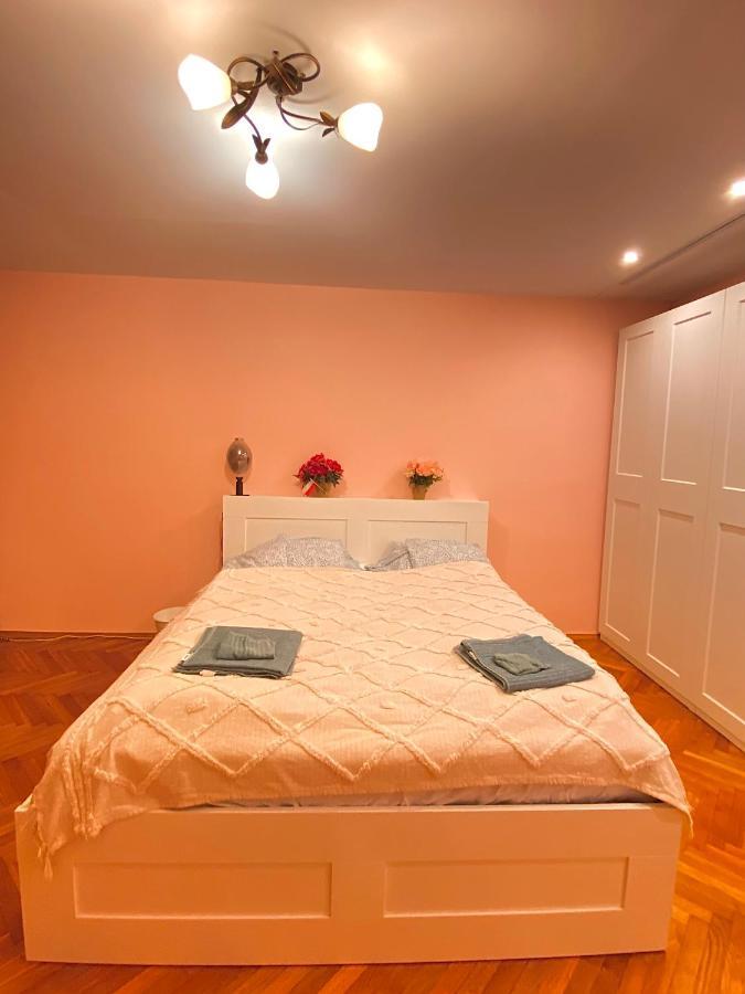 Entire Apartment In A Super Location - Cheap Monthly Rate Krakow Exterior photo