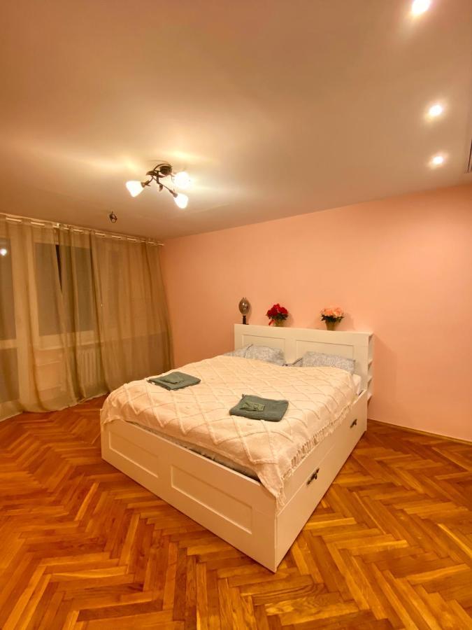 Entire Apartment In A Super Location - Cheap Monthly Rate Krakow Exterior photo
